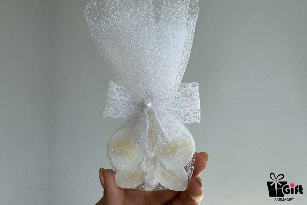 گیفت عروس با شمع